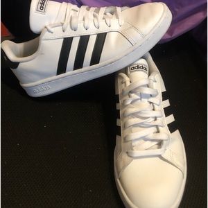 Size 10, barely worn, great condition